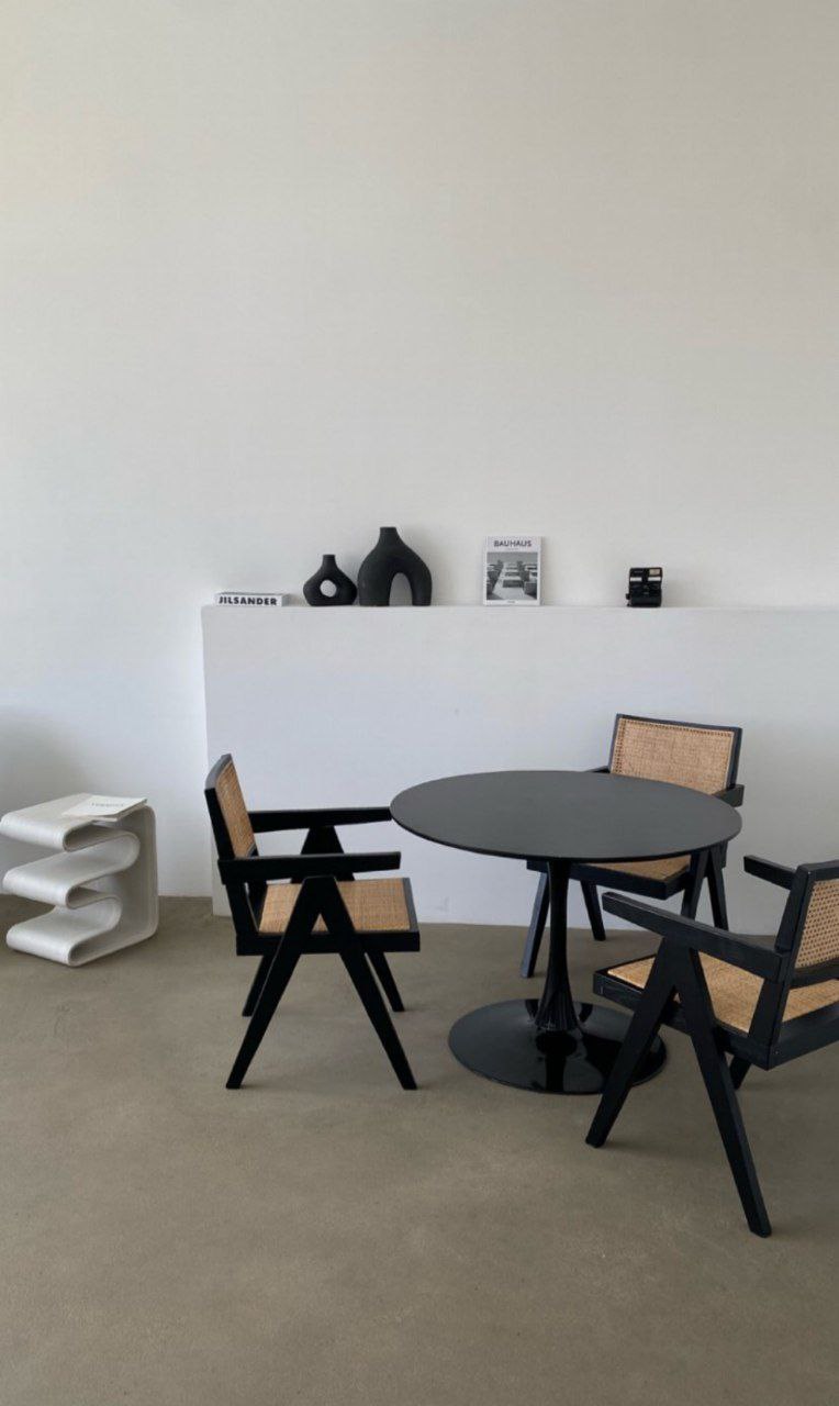 AMÉ STUDIO (Pantone)