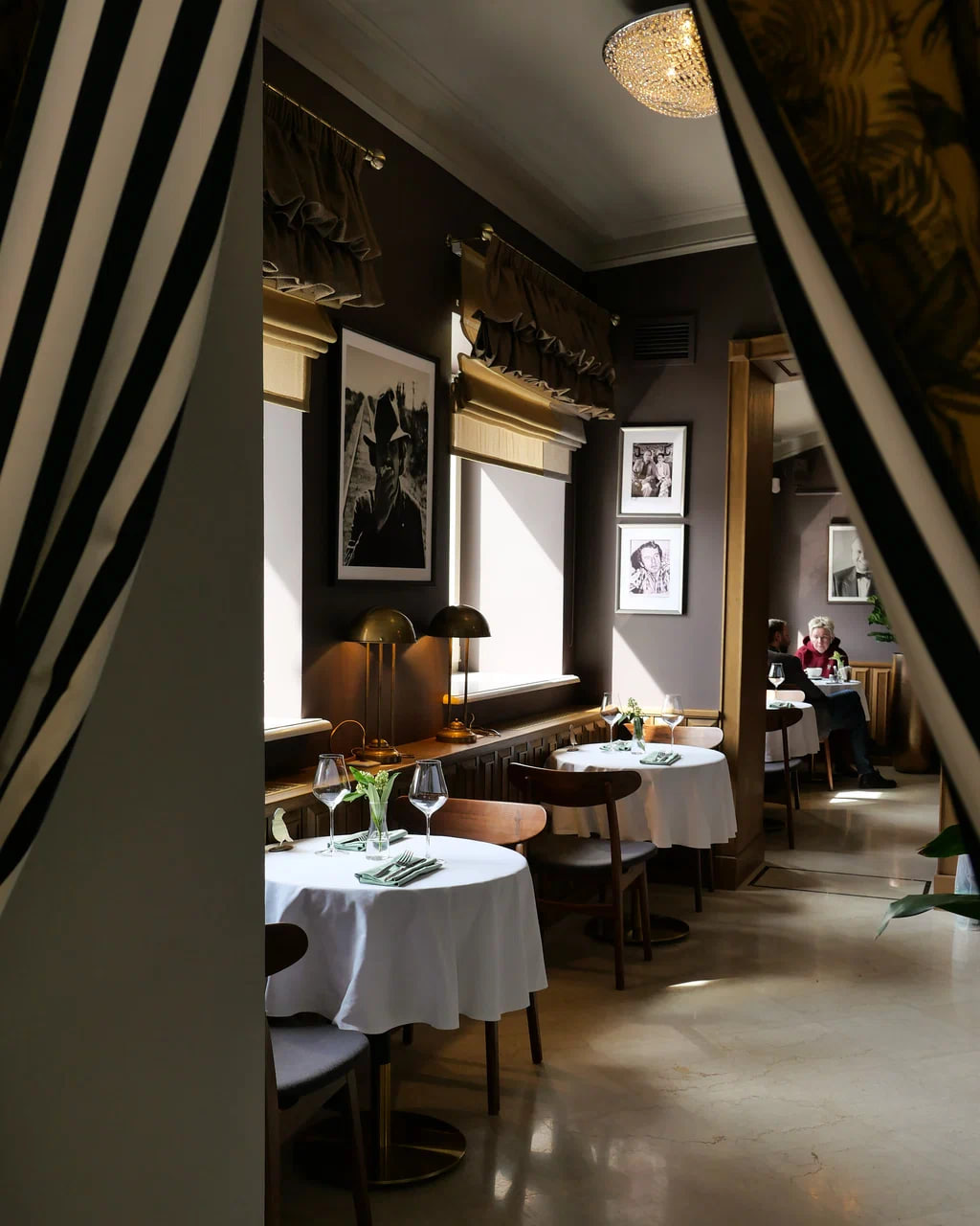 12 Grand Cafe